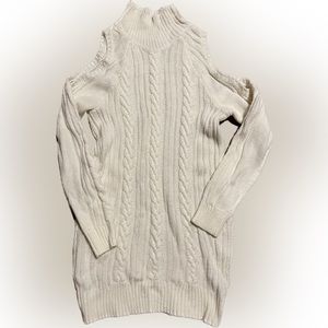 🤩FINAL PRICE CUT🤩 FashionNova Turtleneck with cutout sleeves